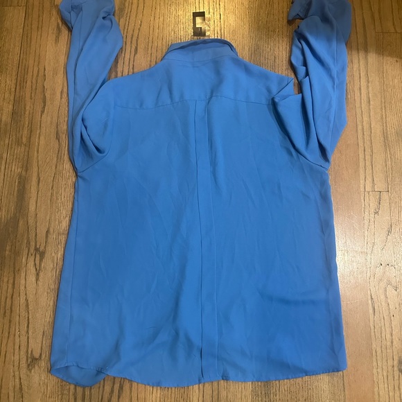 The Limited NWT Beautiful Blue Button Down Blouse-Size Large - Picture 3 of 6
